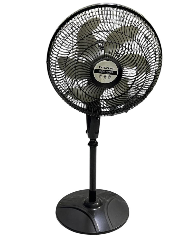 Ventilador Pedestal Taurus, Mediano