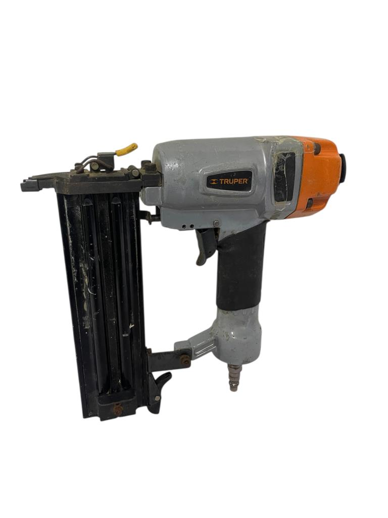 Clavadora Neumática Truper