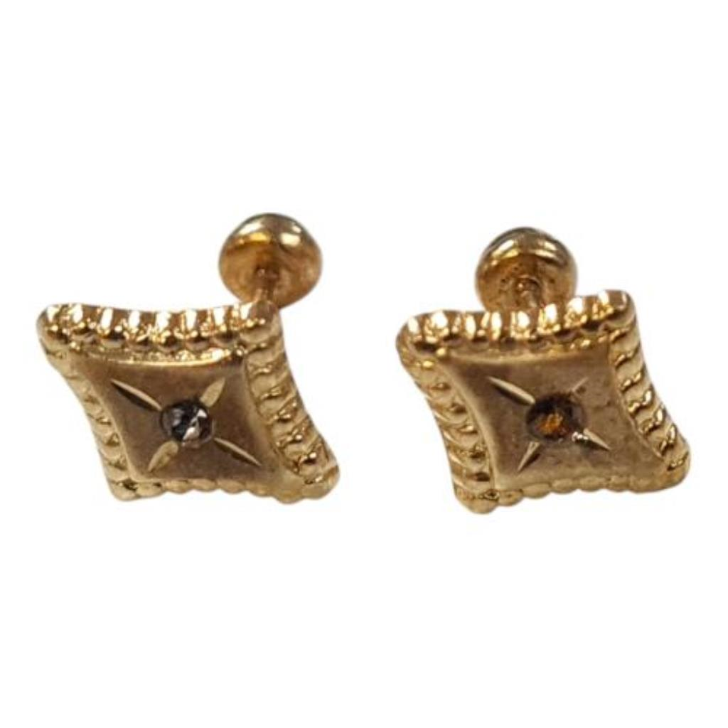 Par De Aretes Con Piedra Sintética Rombo Oro, 10 K, 0.20 Grs