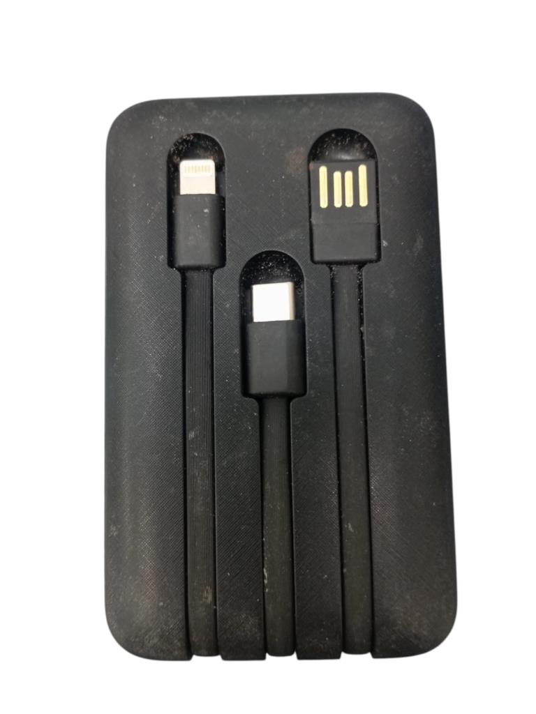 Cargador Portatil Para Celular Negra Pequeña De 50000 Mna Con Cable Kora