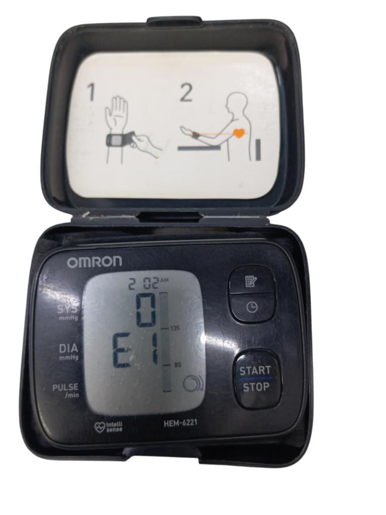 Medidor De Presion Arterial Omron, Muñeca Omron