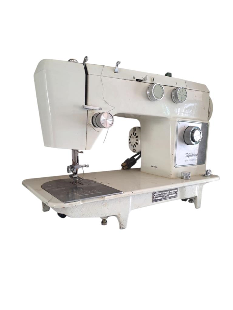 Maquina De Coser Casera Articulo En Liquidacion Signature, Simple