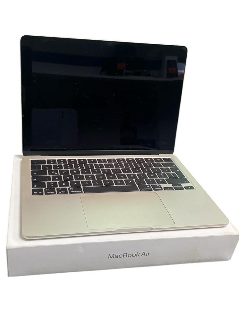Computadora Macbook Air 13" M4 (2025) Apple, Apple, M4, Ssd 240/256gb, Memoria Ram 16gb