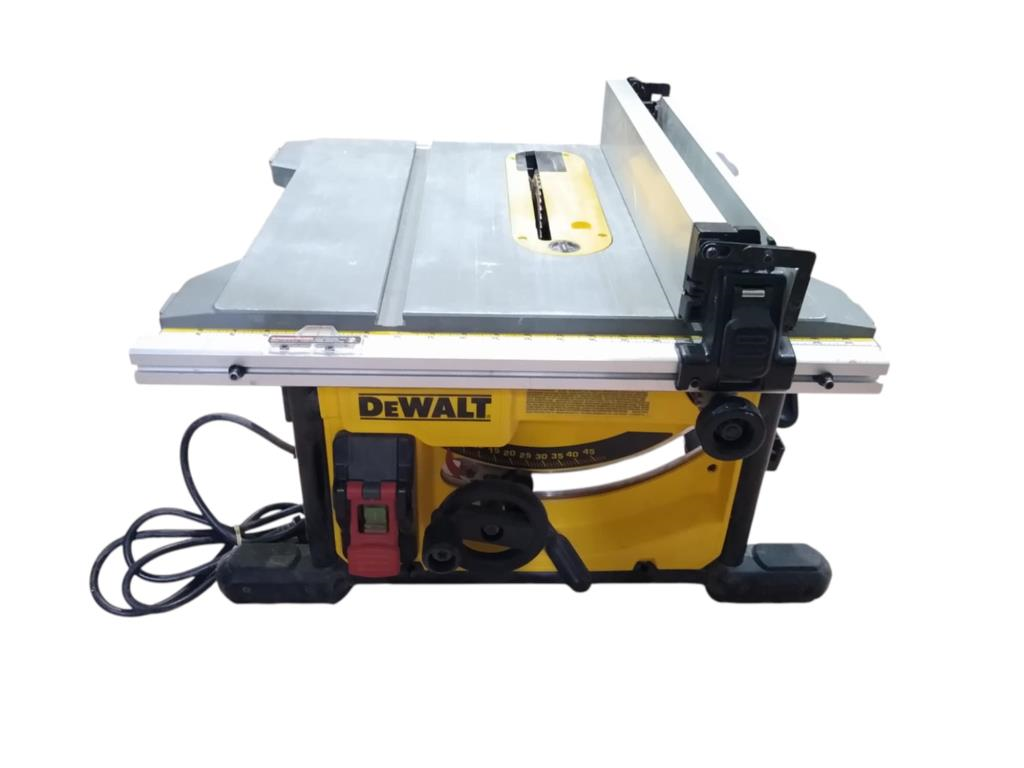 Sierra De Mesa 8 1/4" Dewalt