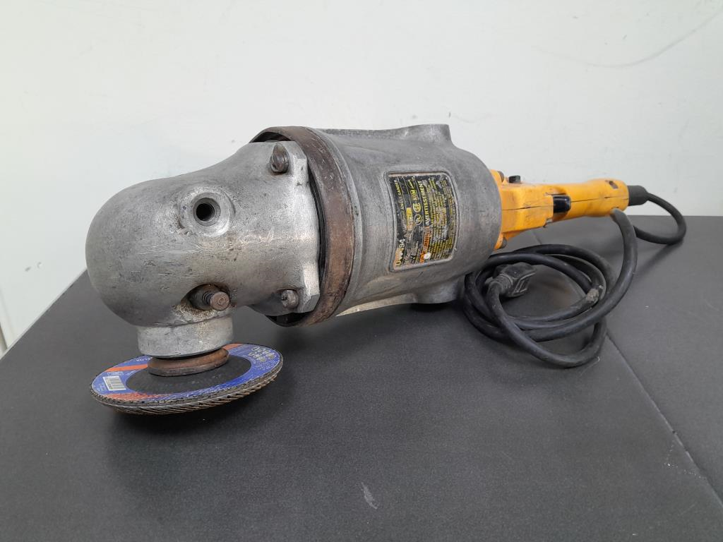 Esmeriladora Angular/rehilete 7" Dewalt