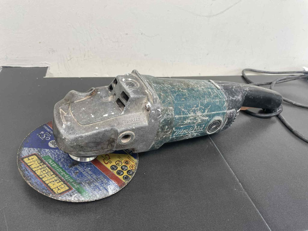 Esmeriladora Angular/rehilete 7" Falta Boton De Bloque Cable En Reparado Makita
